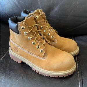 Pre owned 2y timberland boots